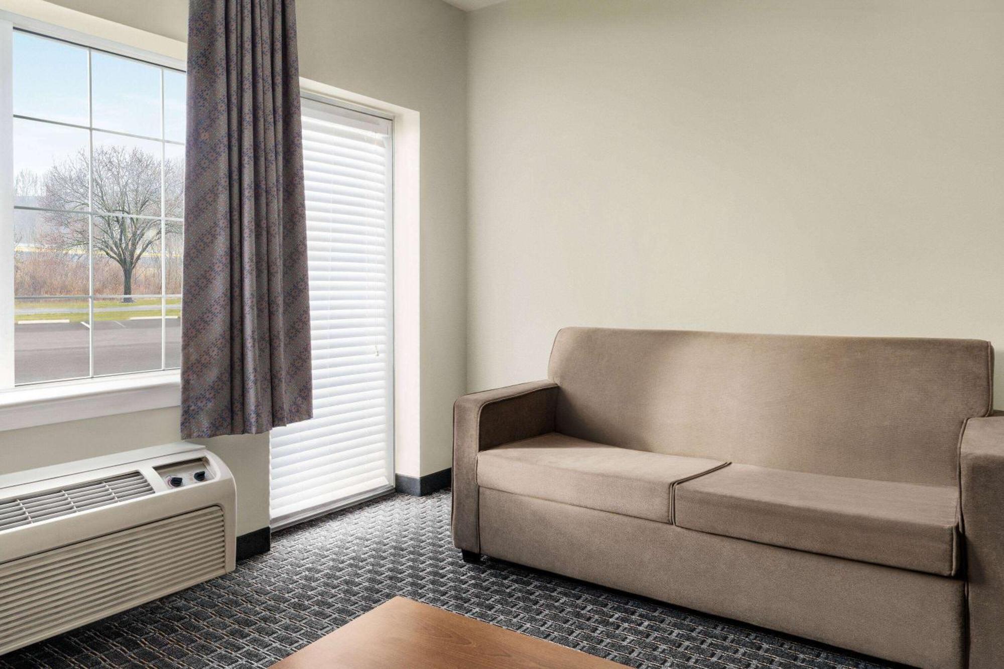 Days Inn & Suites By Wyndham Lancaster Amish Country Mountville Buitenkant foto